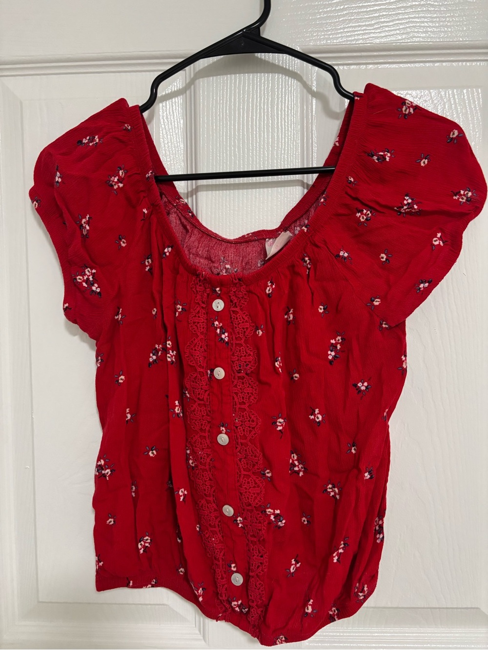 No Boundaries Juniors Red Puff-Sleeve Floral Button-Front Top